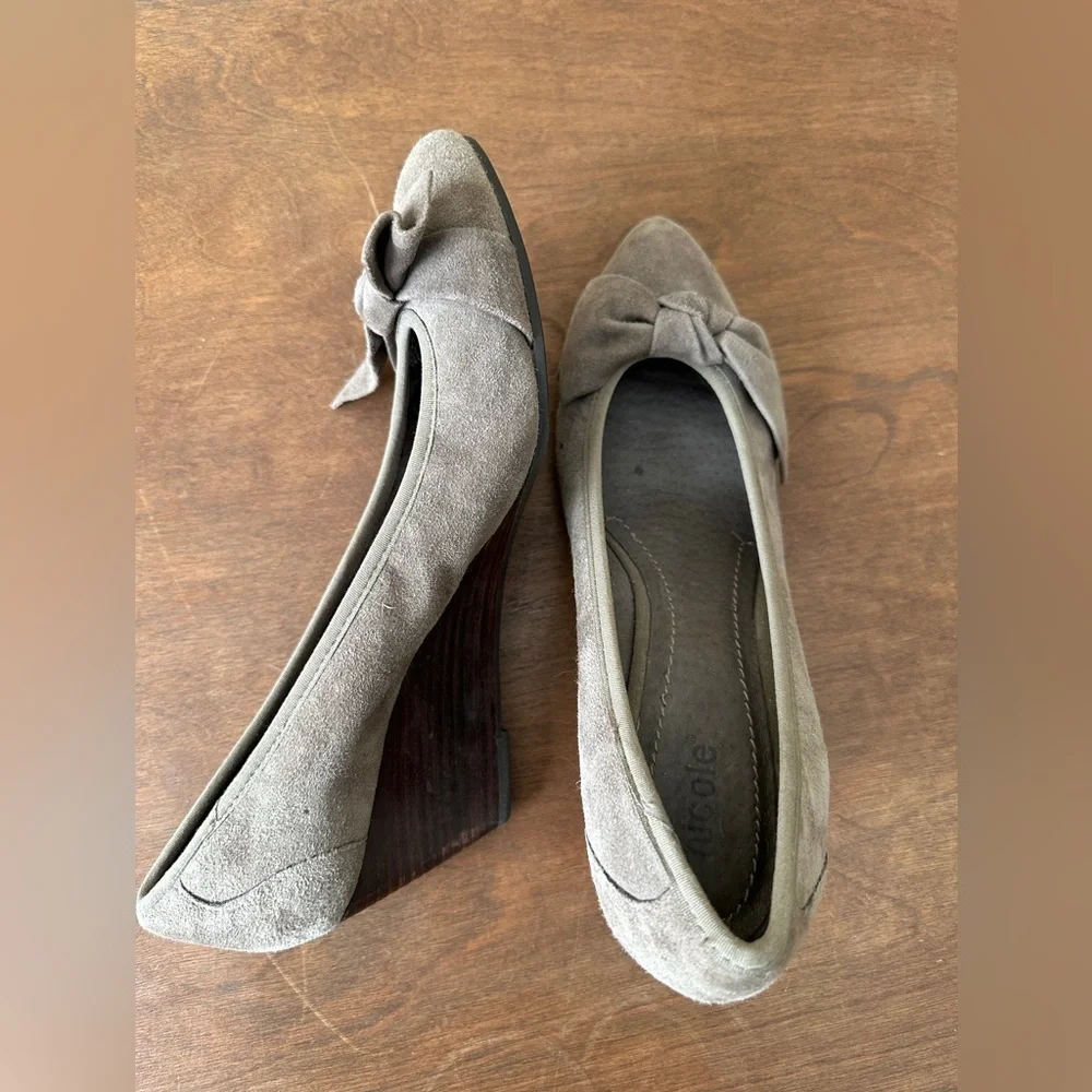 Nicole Gray Suede Wedges with Bow Detail – Size 6.5